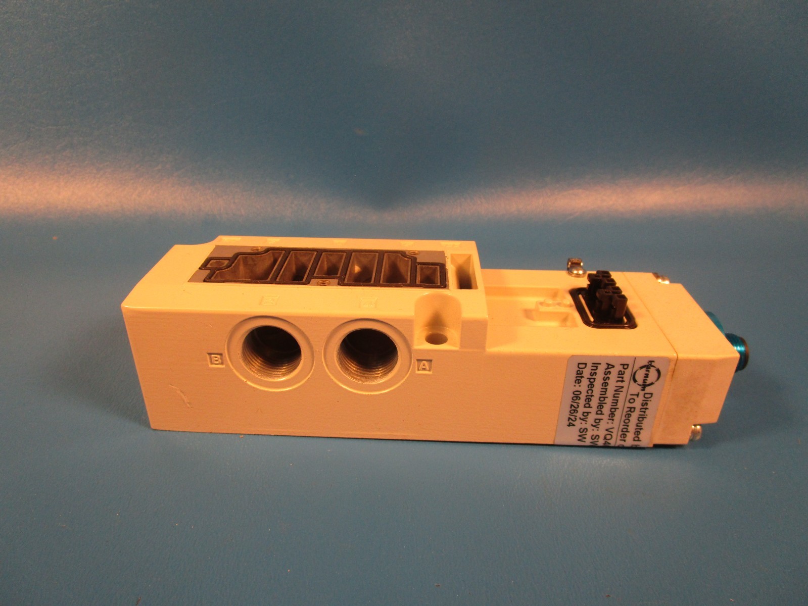 SMC ISE70-N02-L2, Two Color Digital Pressure Switch