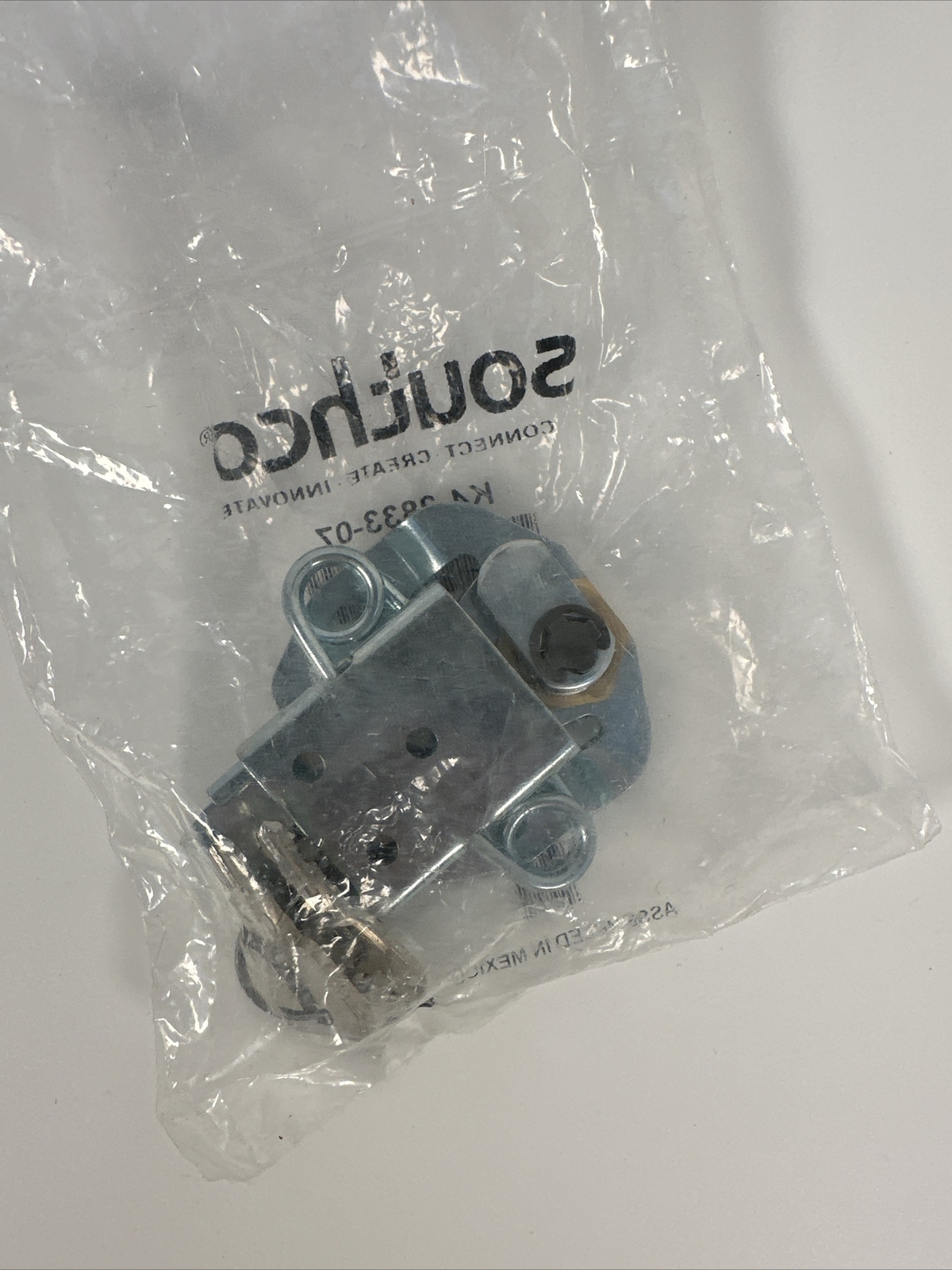 SOUTHCO K4-2833-07, ROTARY DRAW LATCH,, NEW 1000101237 with 2 key’s