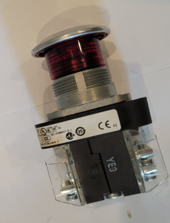 New – ALLEN BRADLEY 800T-FXQ24RA1 Push/Pull Illuminated 2 Position RED