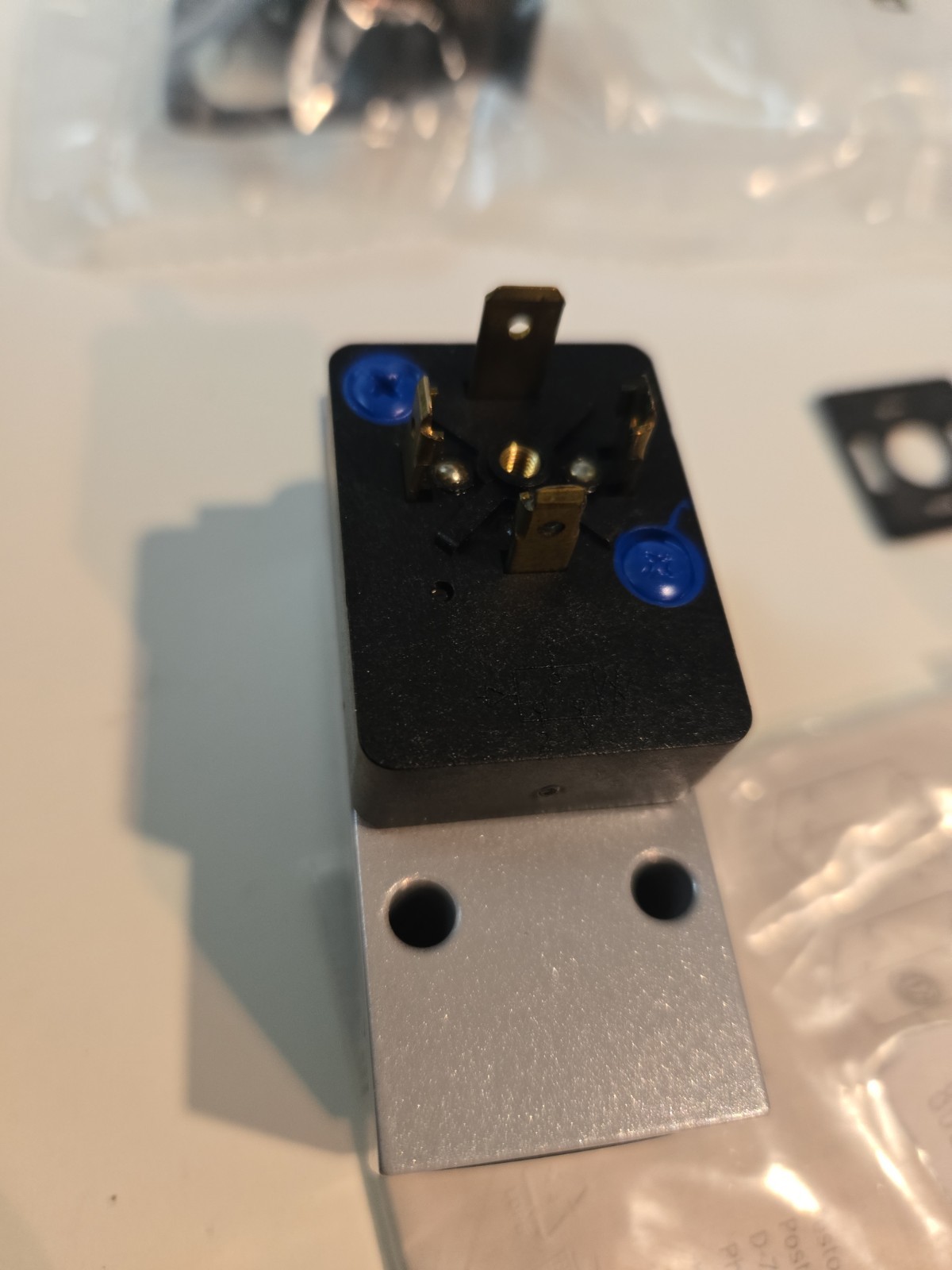 1 qty FESTO NEW PEV-1/4-B 10773 PLC Pressure Switch 24VDC + W/694436. FREE SHIP