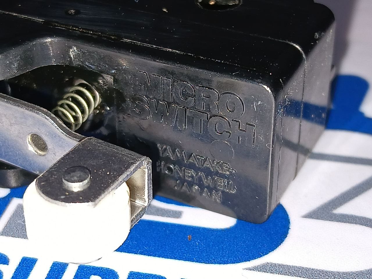 Yamatake Honeywell BZ-2RW822-J Micro Switch 15A-125 250 or 480VAC 9312PS