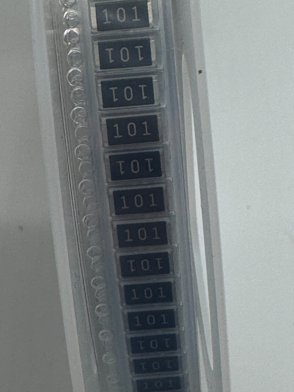 Lot of 100 Pcs CRCW2512100RJNTHBC VISHAY RESISTOR SMD 100 Ω 5% 2512 500V 1 Watt