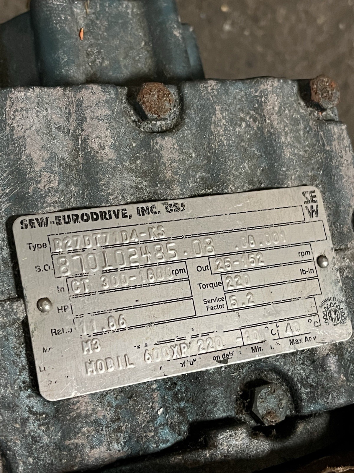 SEW– R27DT71D4-KS 11.86 : 1 — 300-1800 RPM