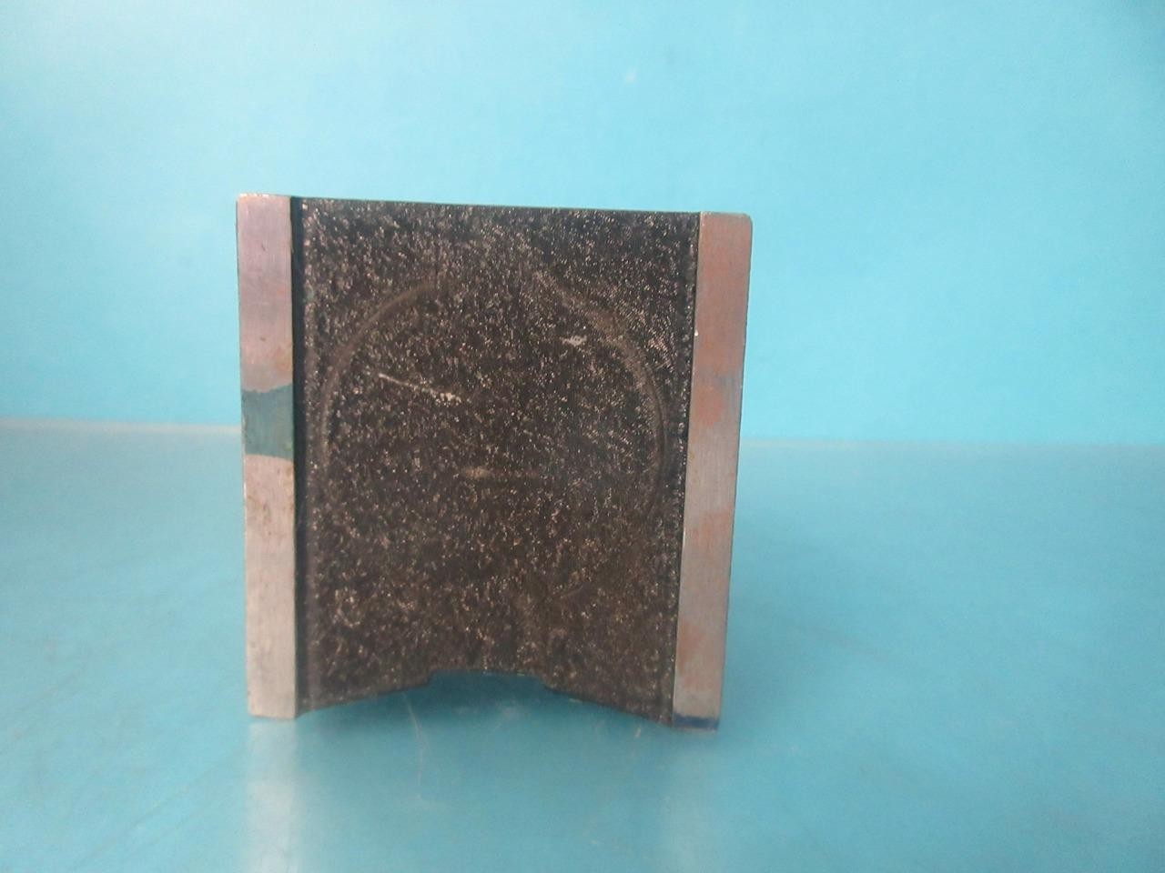 EDMUND INUSTRIAL OPTICS SQUARE MAGNETIC BASE WITH ON/ OFF SWITCH