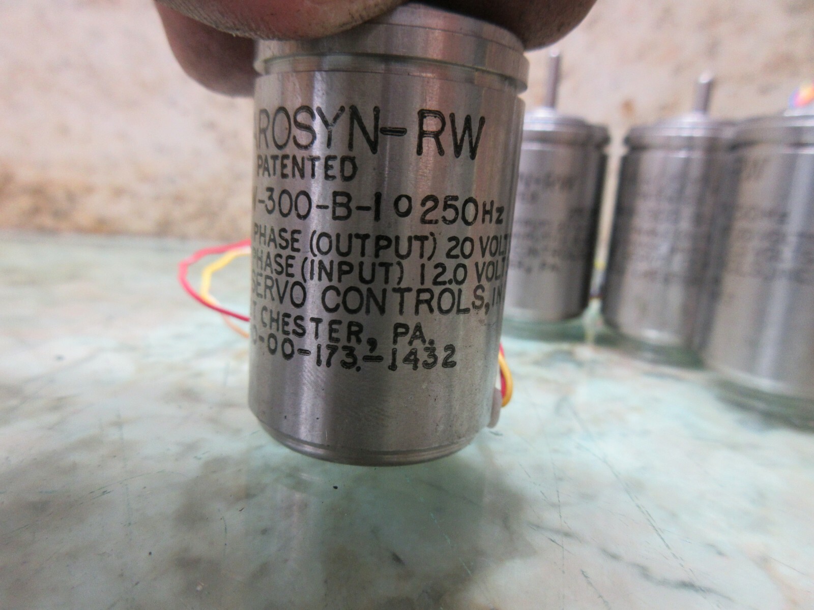 HAROSYN SYNCHRO RESOLVER BRUSHLESS MOTOR RW 11BRW-300-B-10 250HZ EACH 1