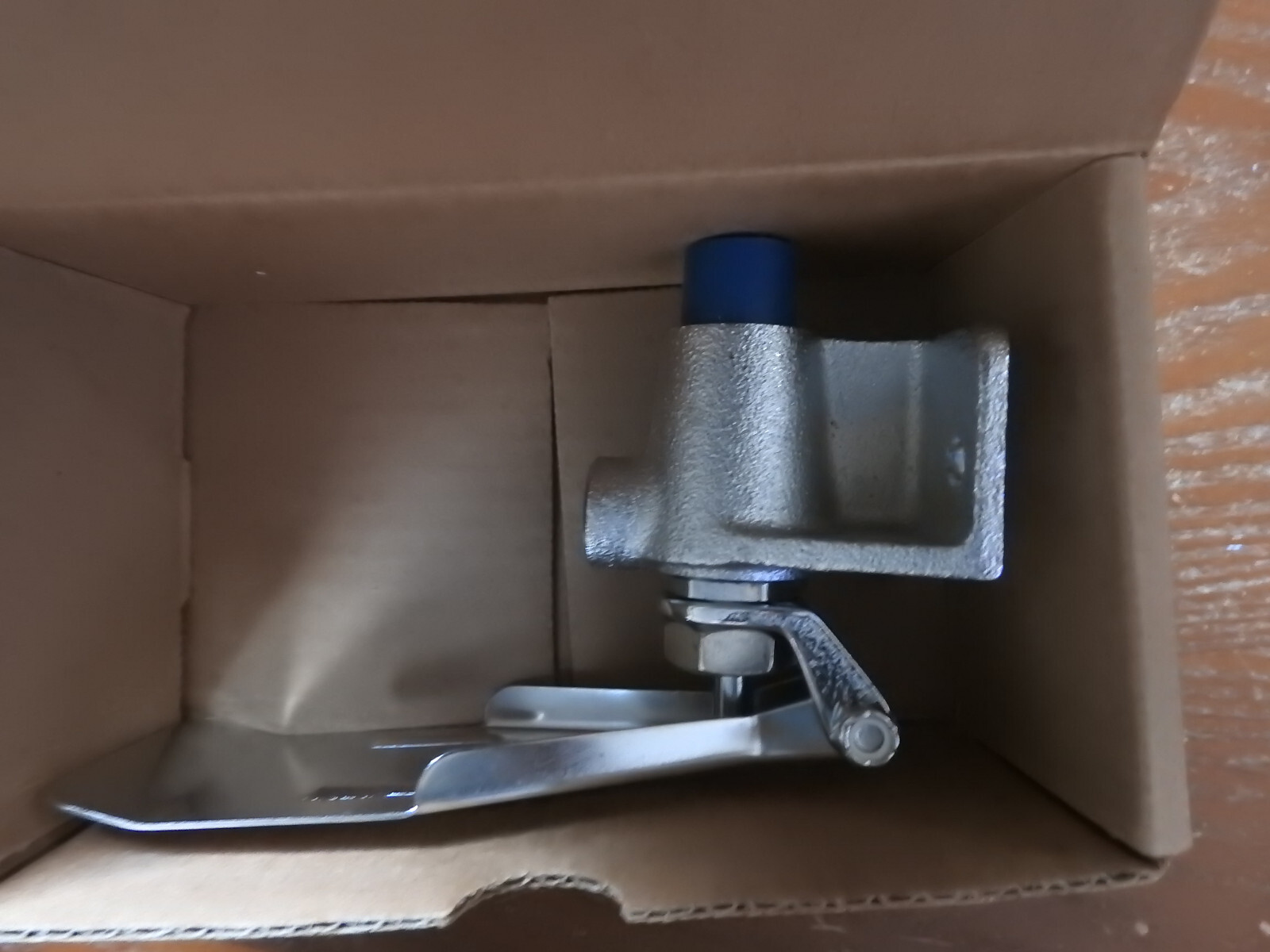 Sani Lav 112L Knee Pedal Valve 40D763 1/2 Inch Npt New In Box Free Shipping