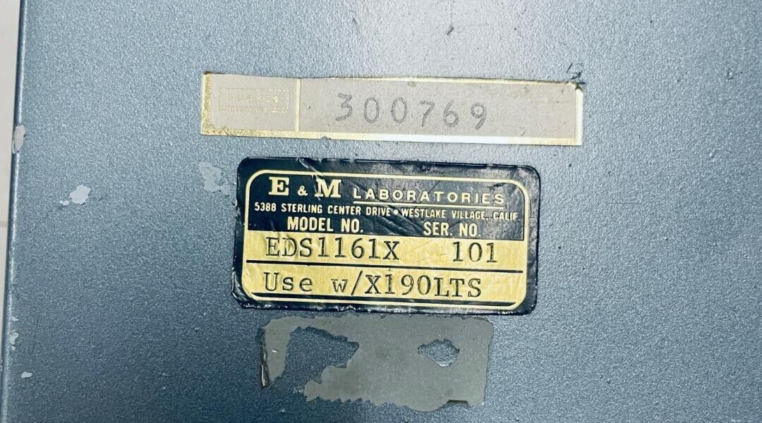 HUGHES AIRCRAFT ( E&M LABORATORIES ) AVIONICS INSTRUMENT Model EDS1161 @ D2