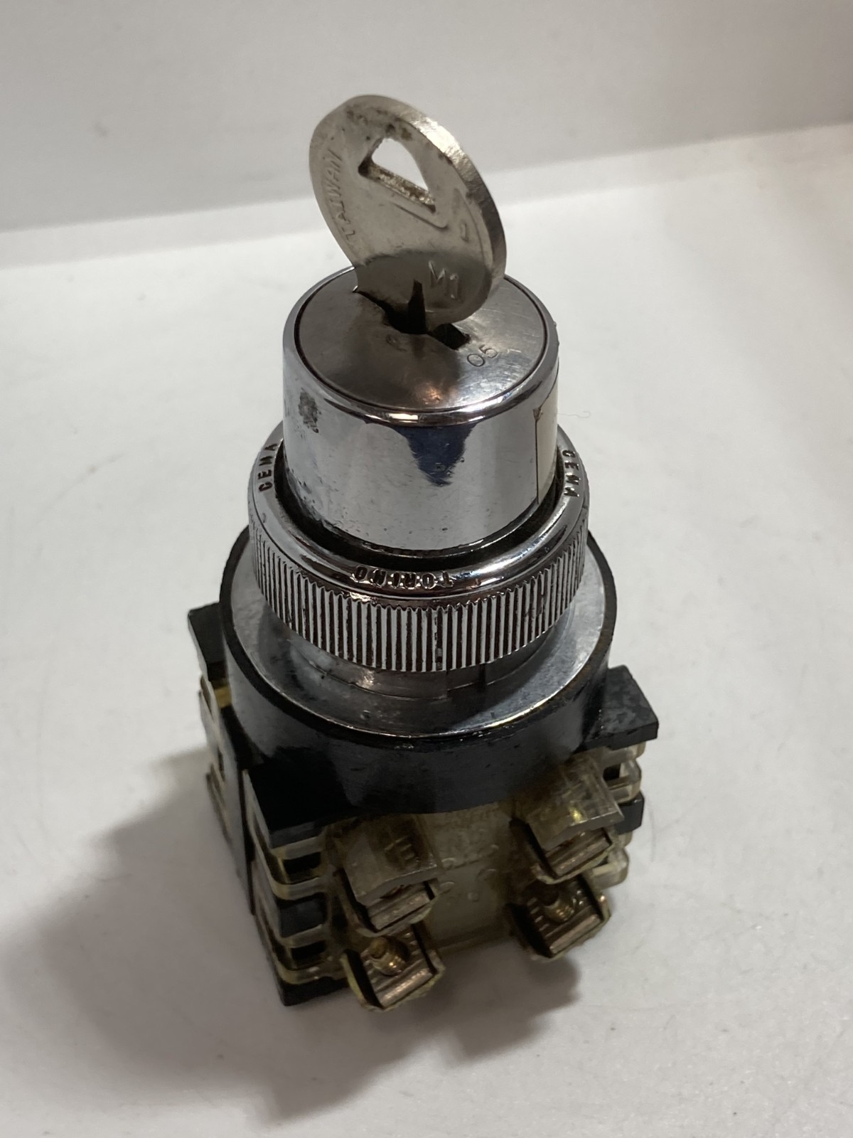 GE CR104J121 SELECTOR SWITCH 2NO/2NC 2 POSITION MAINTAINED CYLINDER LOCK