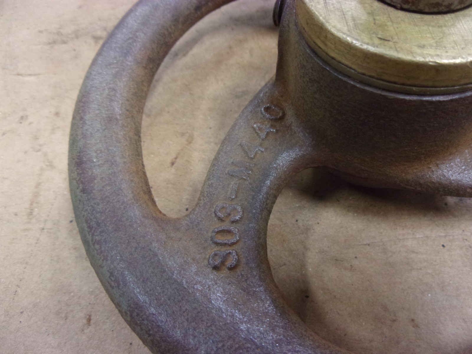 ITT Grinnell 2 1-1/2″ Manual Diaphragm Valve Hand Wheel 6″ Cast Iron 303-M440 US