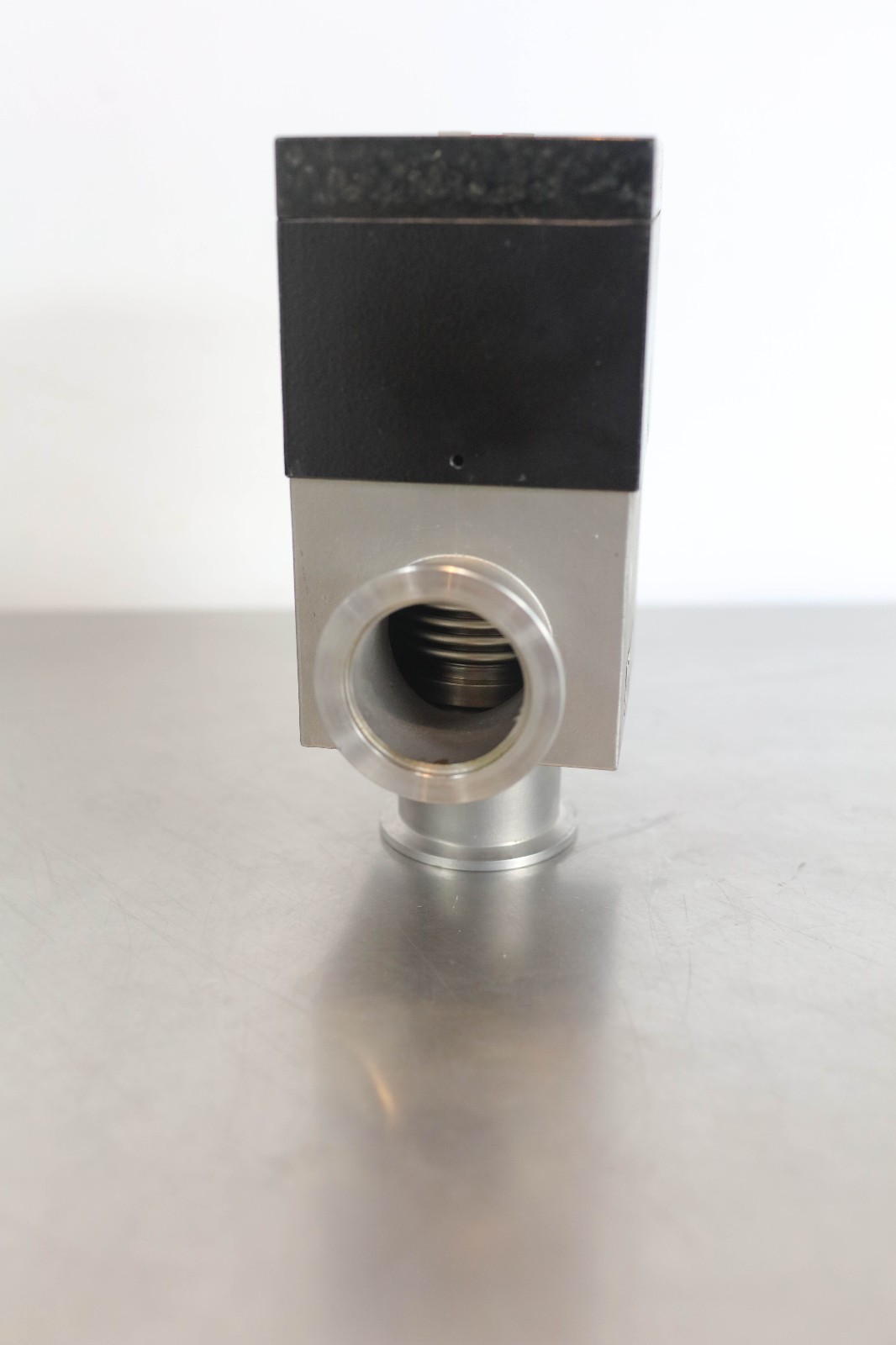 LEYBOLD 298 23 B2 VACUUM VALVE / PNEUMATIC / 29823B2 / KF40 Stainless