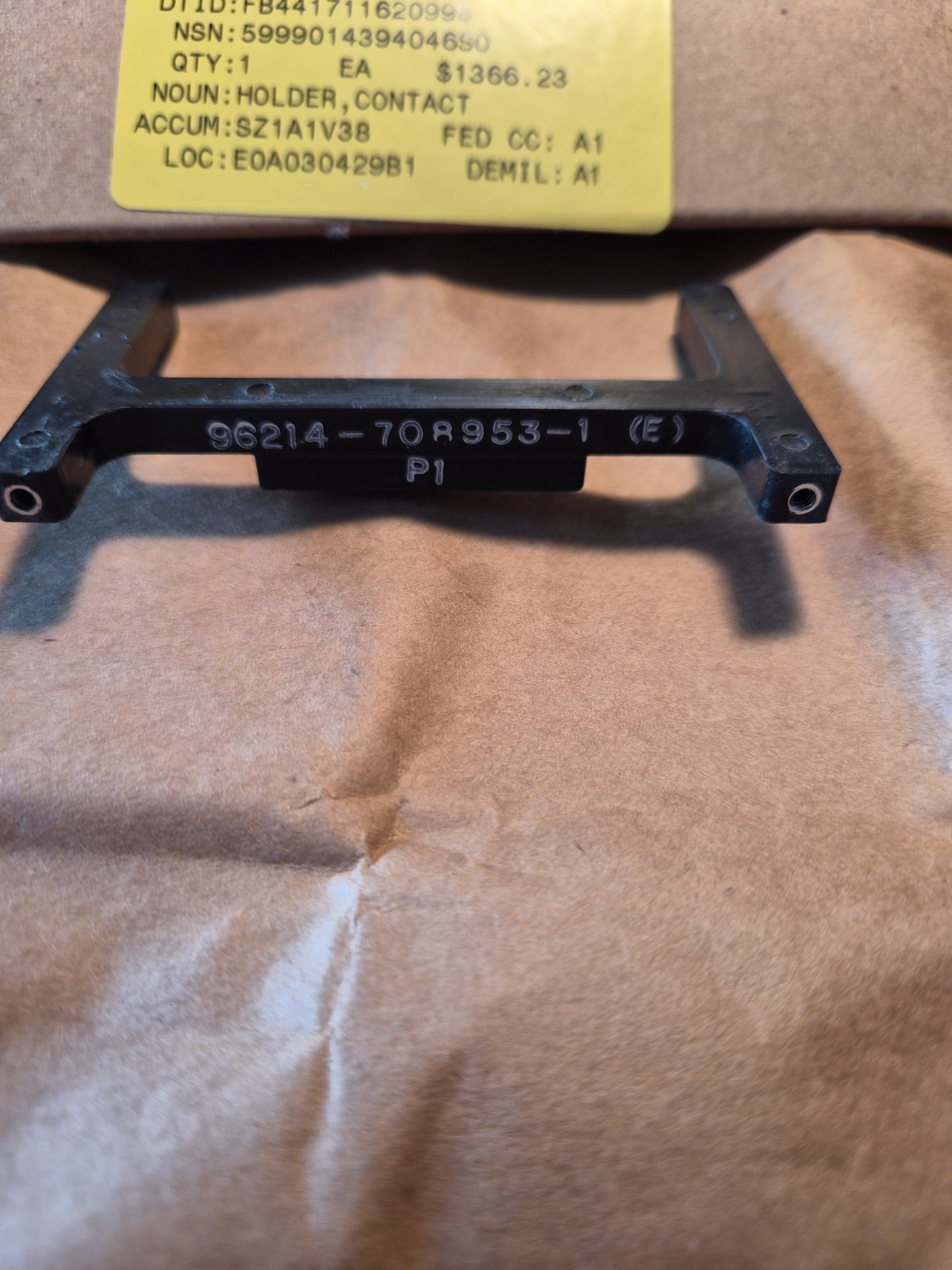 Raytheon Contact Holder PN 708953-1, NSN 5999-01-439-4046, NOS.
