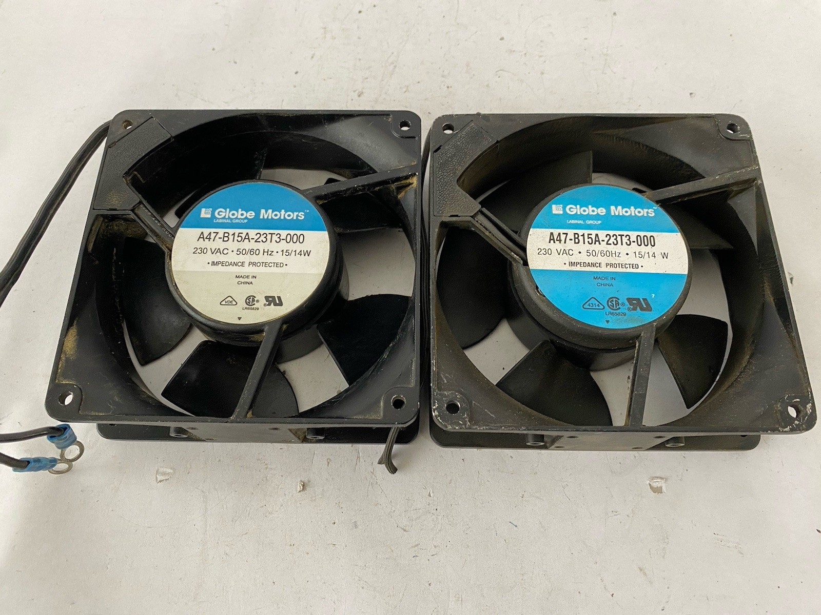 Lot Of 2 GLOBE MOTORS A47-B15A-23T3-000 COOLING FAN 230VAC 50/60HZ 15/14W