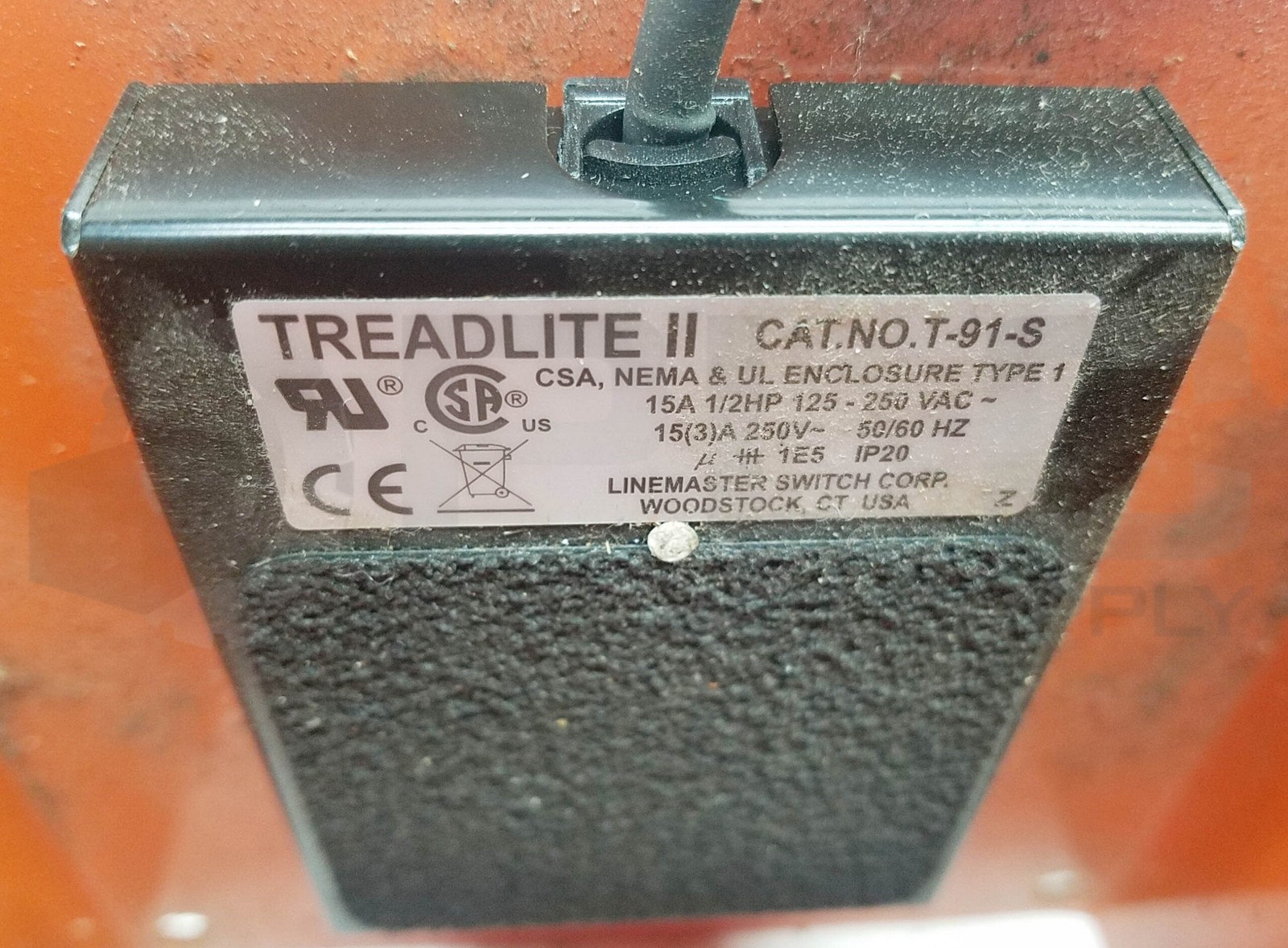 LINEMASTER 522-B14 FULL GUARD w/ TREADLITE II T-91-S FOOT SWITCH