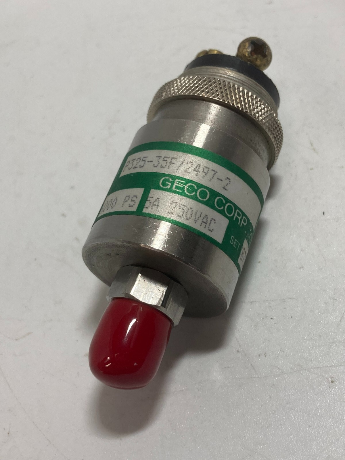 GECO CORP. P325-35F/2497-2 PRESSURE SWITCH 1/8IN 3000psi 250VAC NNB