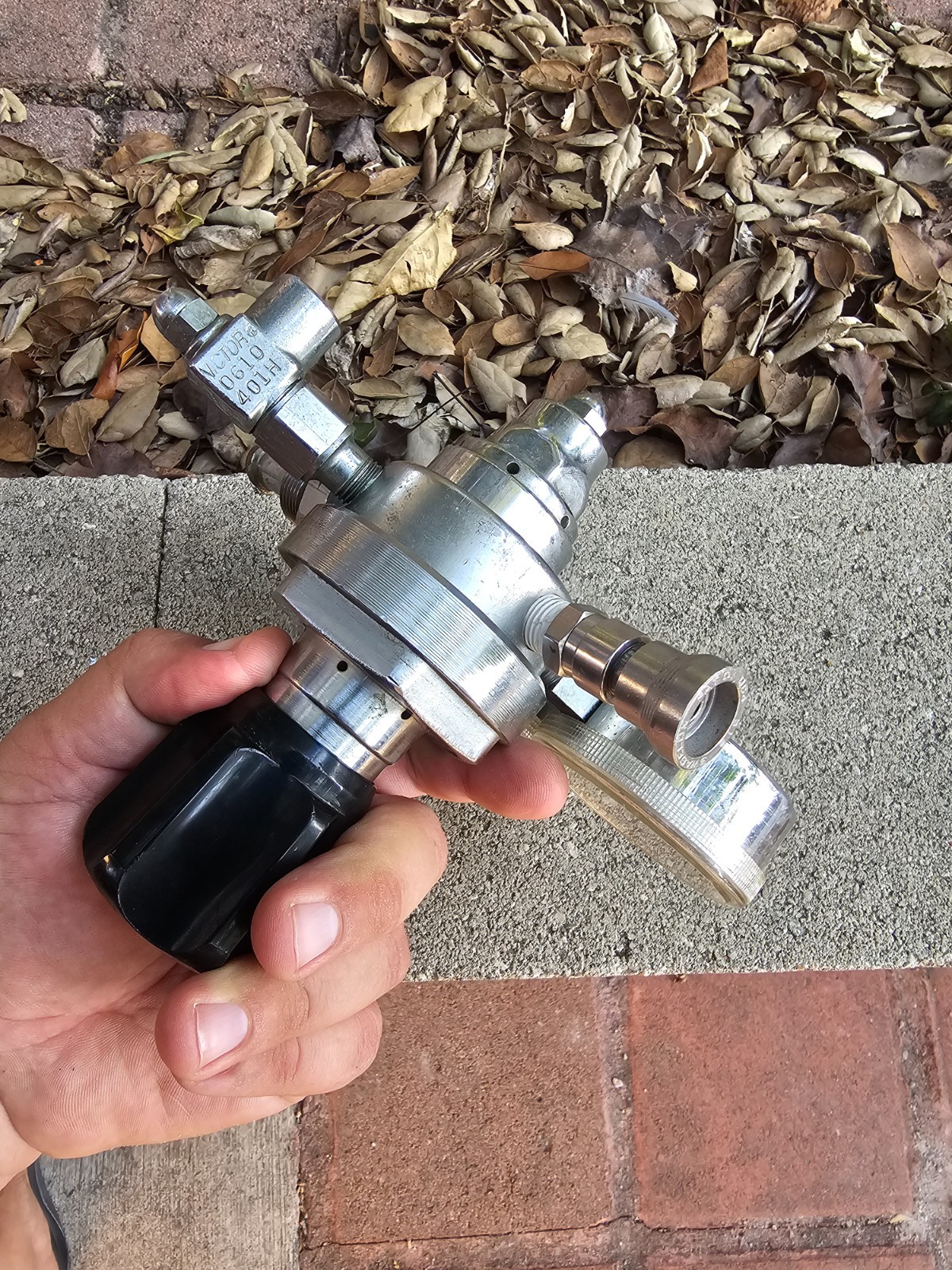 Airgas HPT270-80-590-4F CGA590 High Purity Compressed Gas Regulator -Works Great