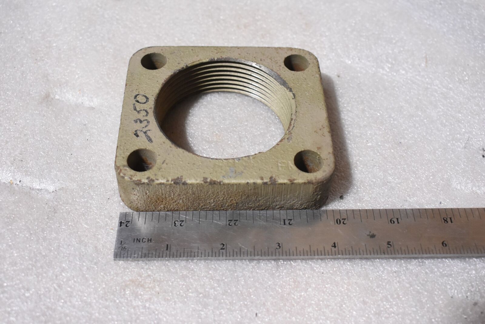 WWL 2350 SQUARE FLANGE MOUNT 2-1/2″ NPT, 3.67″ X 4″ X 1″