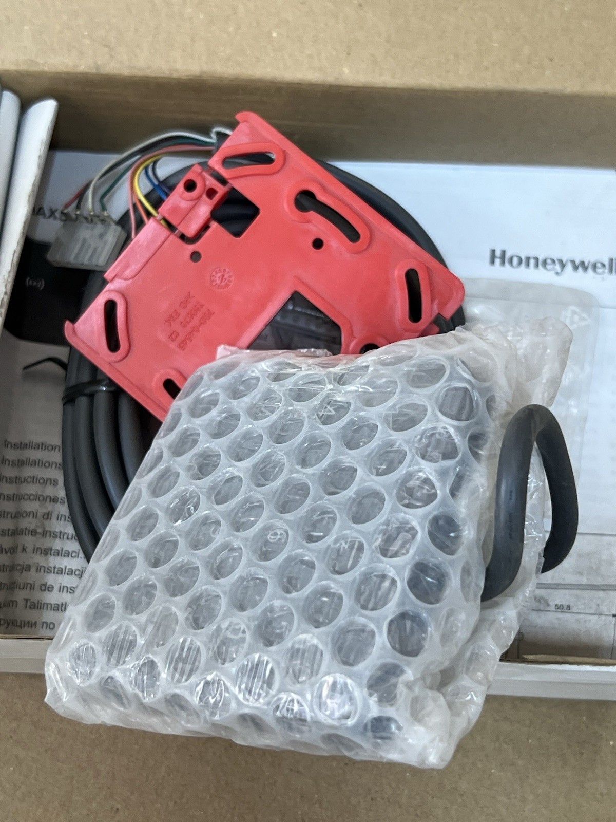 Honeywell LU4516BHONA LuminAXS mifareD 16key Wiegand reader