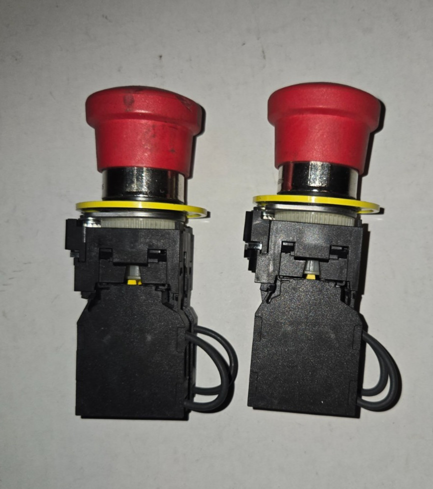 Siemens 3SU1 G/220429 Emergency Push Button Switch w/ 3SU1400-1AA10-3HA0