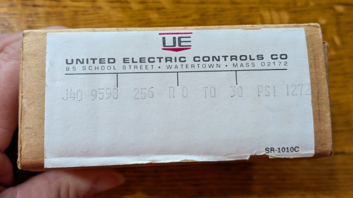 United Electric J40 9598 Pressure Switch – New in Box!