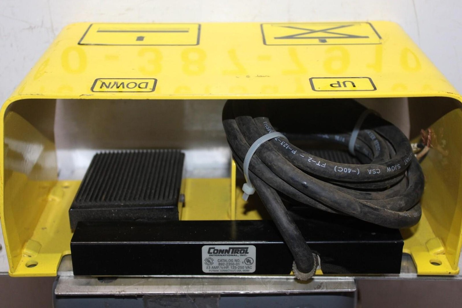 CONNTROL LIGHT DUTY MOMENTARY FOOT PEDAL SWITCH 892-2350-01 13 AMP 250 VAC