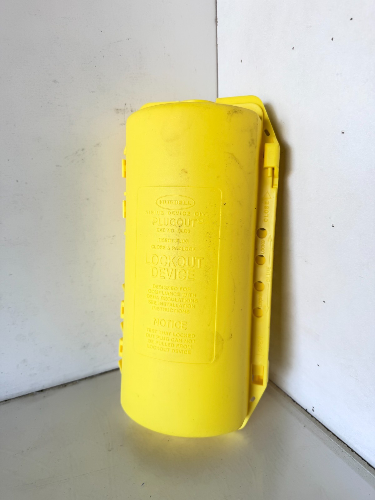 Hubbell HLD2 Plugout Lockout Device High Visibility Yellow (43)