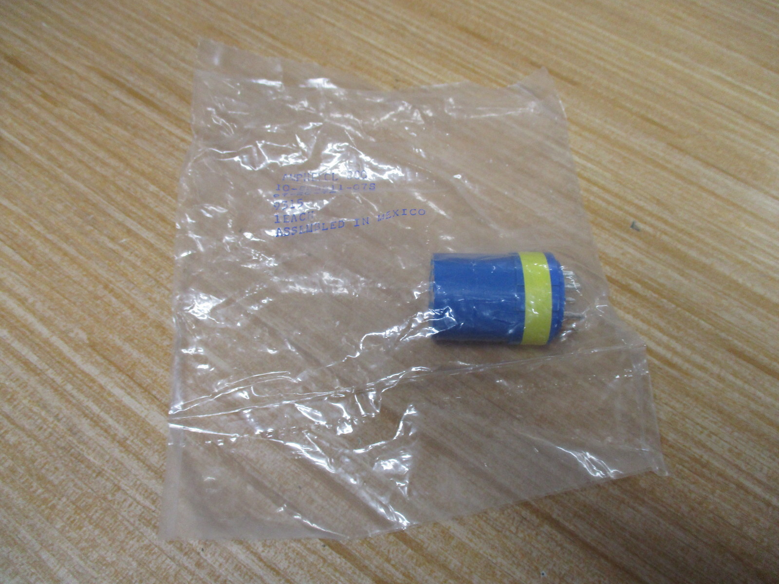 Amphenol 10-825811-07S Connector Insert 90-20-7S