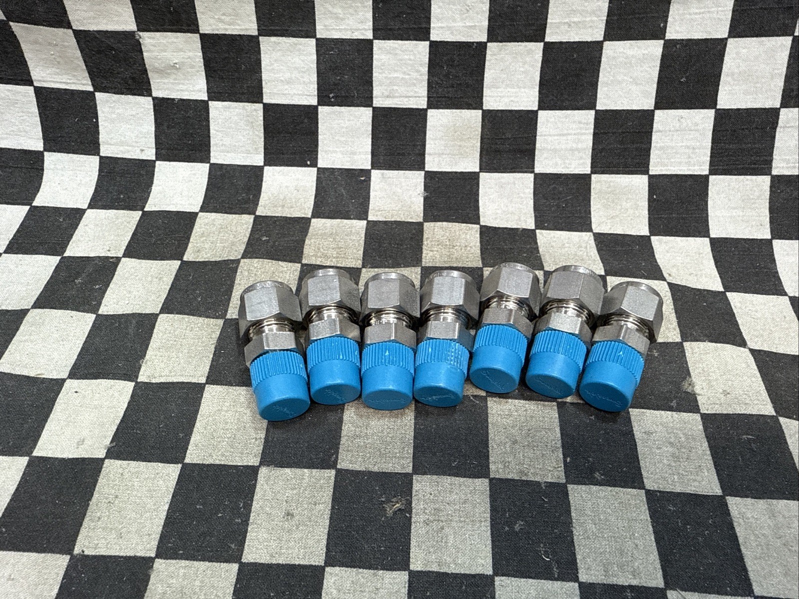 SWAGELOK SS-600-1-4, SS60014, 3/8″ TUBE X 1/4″ NPT, Lot Of 7, SHIPSAMEDAY #LA7