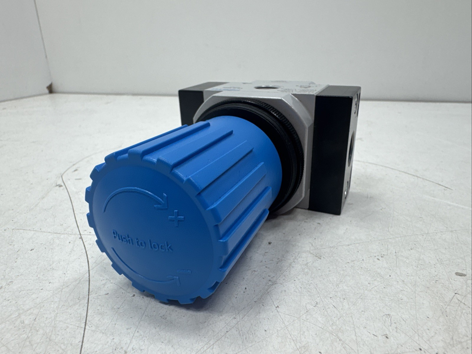 Festo LR-D-MIDI P743 / LR-3/8-D-MIDI-NPT / 173656 Pressure Regulator with Gauge