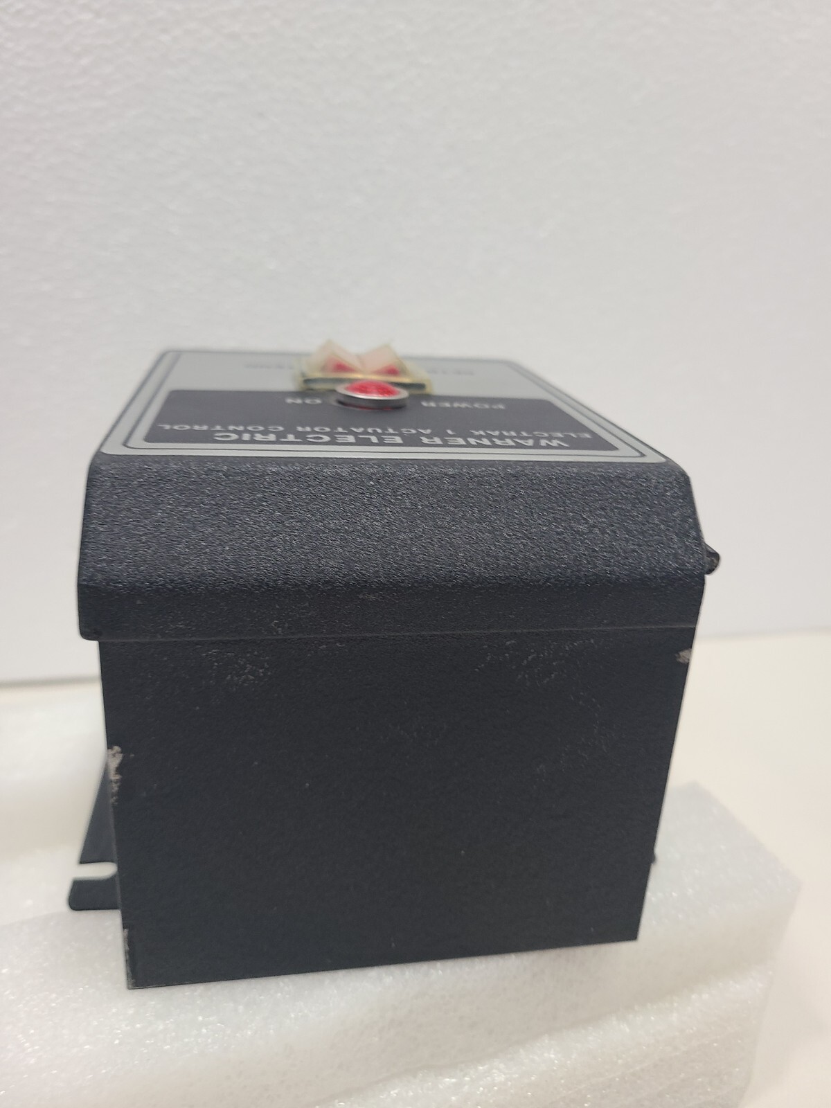 WARNER ELECTRIC MCS-2005 ACTUATOR CONTROL, 120 VAC inp 24 VDC out, NOS/open Box