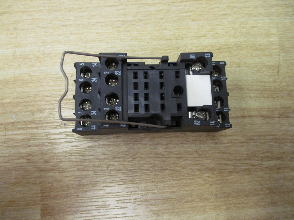 Allen Bradley 700-HN103 Relay Socket 700HN103 W/ Retainer Clip (Pack of 3)