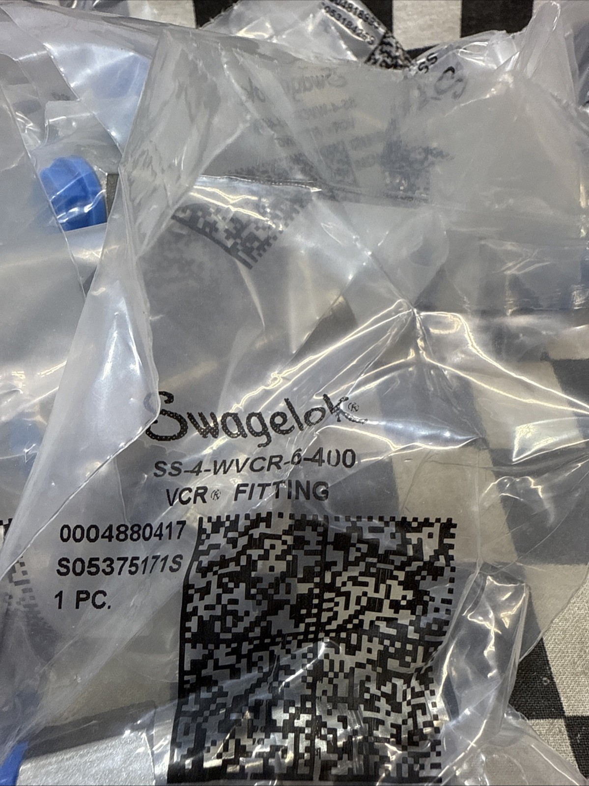 SWAGELOK SS-4-WVCR-6-400, 1/4″ FVCR X 1/4″ T , LOT OF 17, SHIPSAMEDAY #1208T13
