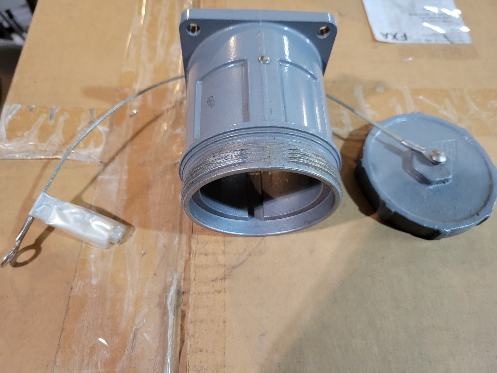 Thomas & Betts (Russellstoll) 3324-78 Receptacle Housing w Screw Cap