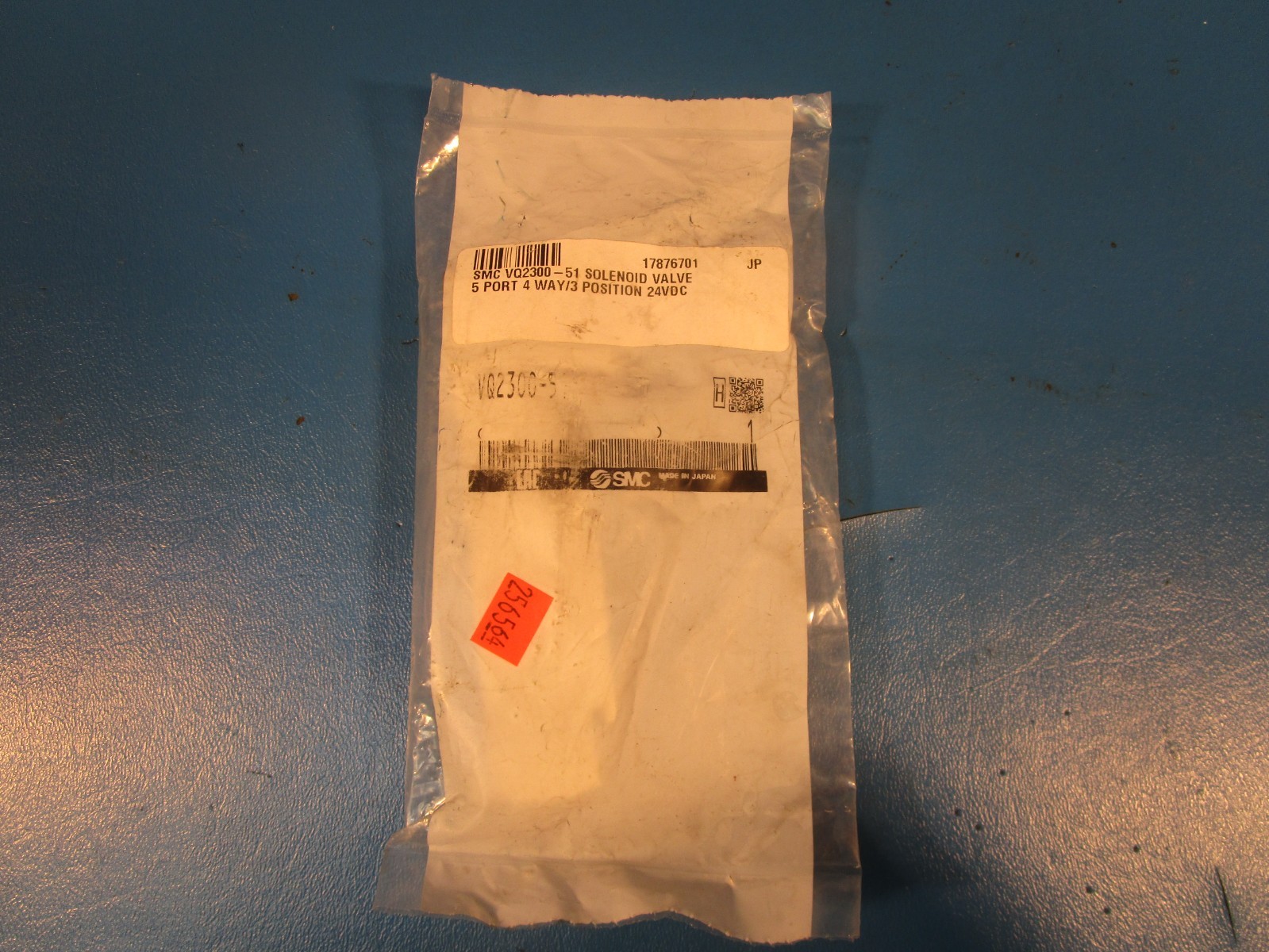 SMC VQ2300-51, Solenoid Valve 5 Port 4 Way/3 Position 24VDC