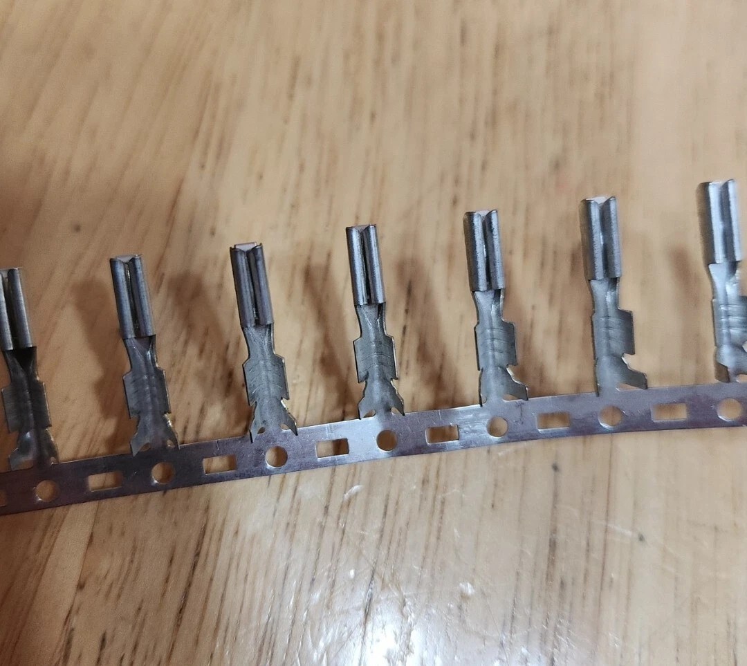 Yazaki 7116-1181 (100 Pcs) 090 FEM 2.3MM UNSLD 16-18 FASTON New Lowest Price