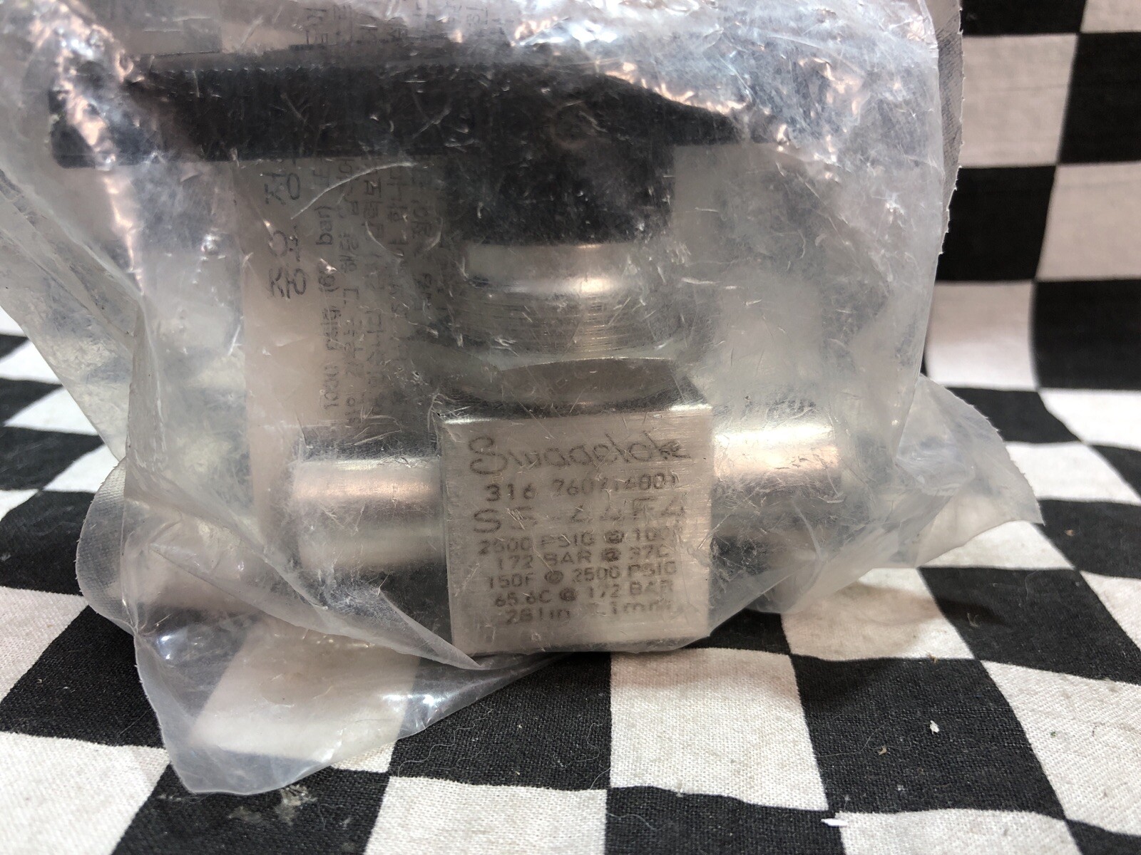 SWAGELOK Quarter-Turn Instrument Plug Valve, B-8P6T, B8P6T, Shipsameday#1542Q2