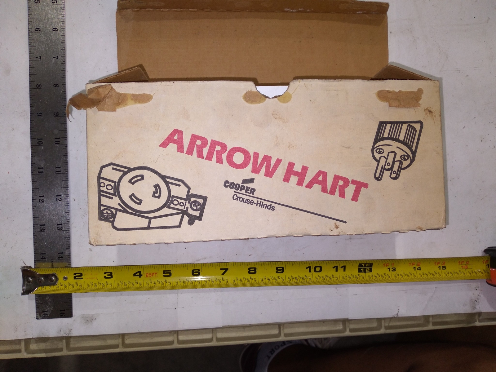 COOPER ARROW HART 53511 20A 125V 2P 3W GRD SINGLE RECEPTABLE ’10 IN BOX’