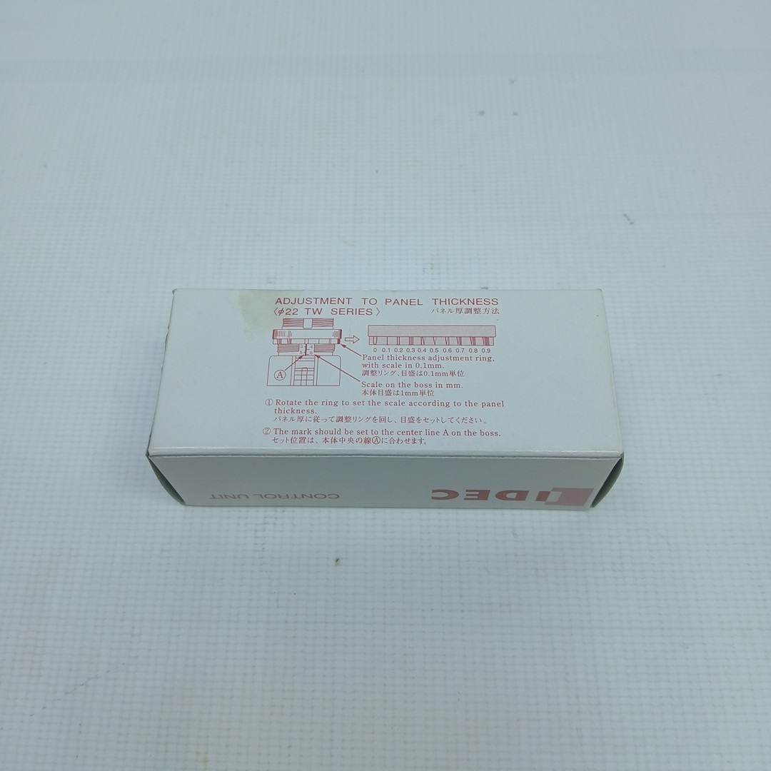 IDEC AVW401R E-STOP PUSHBUTTON RED TWIST RELEASE 1NC NIB