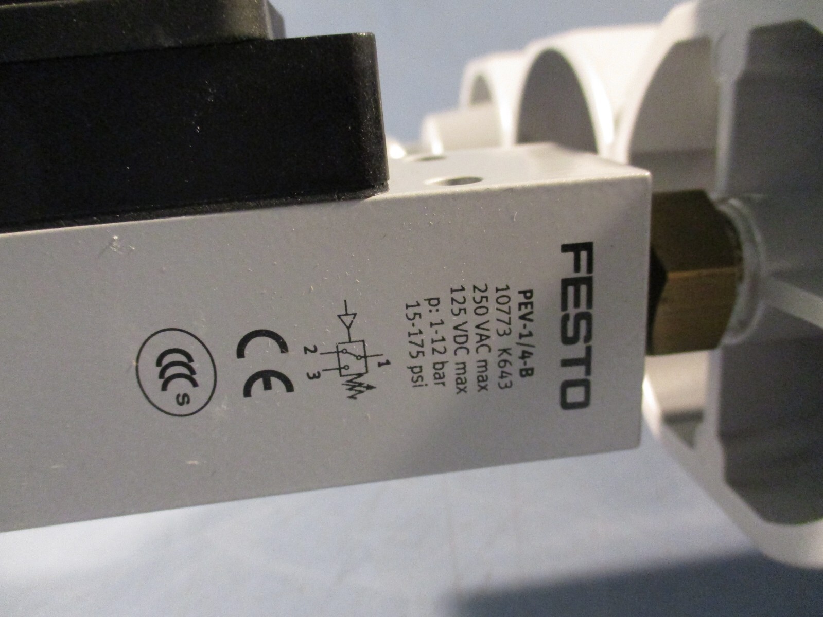 FESTO D-SERIES CS COMBINATION UNIT HEE-D-MAXI-24 J043/FRM-D-MAXI-J043 13125146