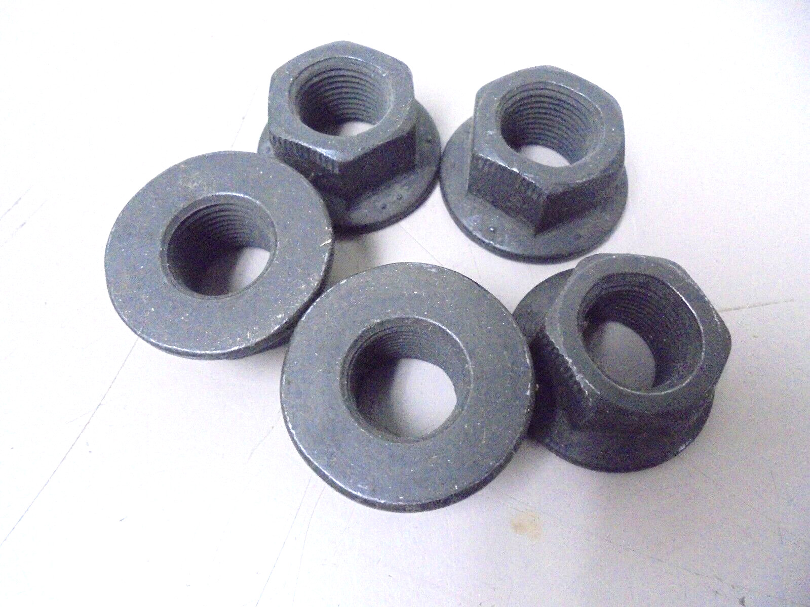 Lot of 5 International 414089C1 Flanged Nut 5/8″-18 Thead