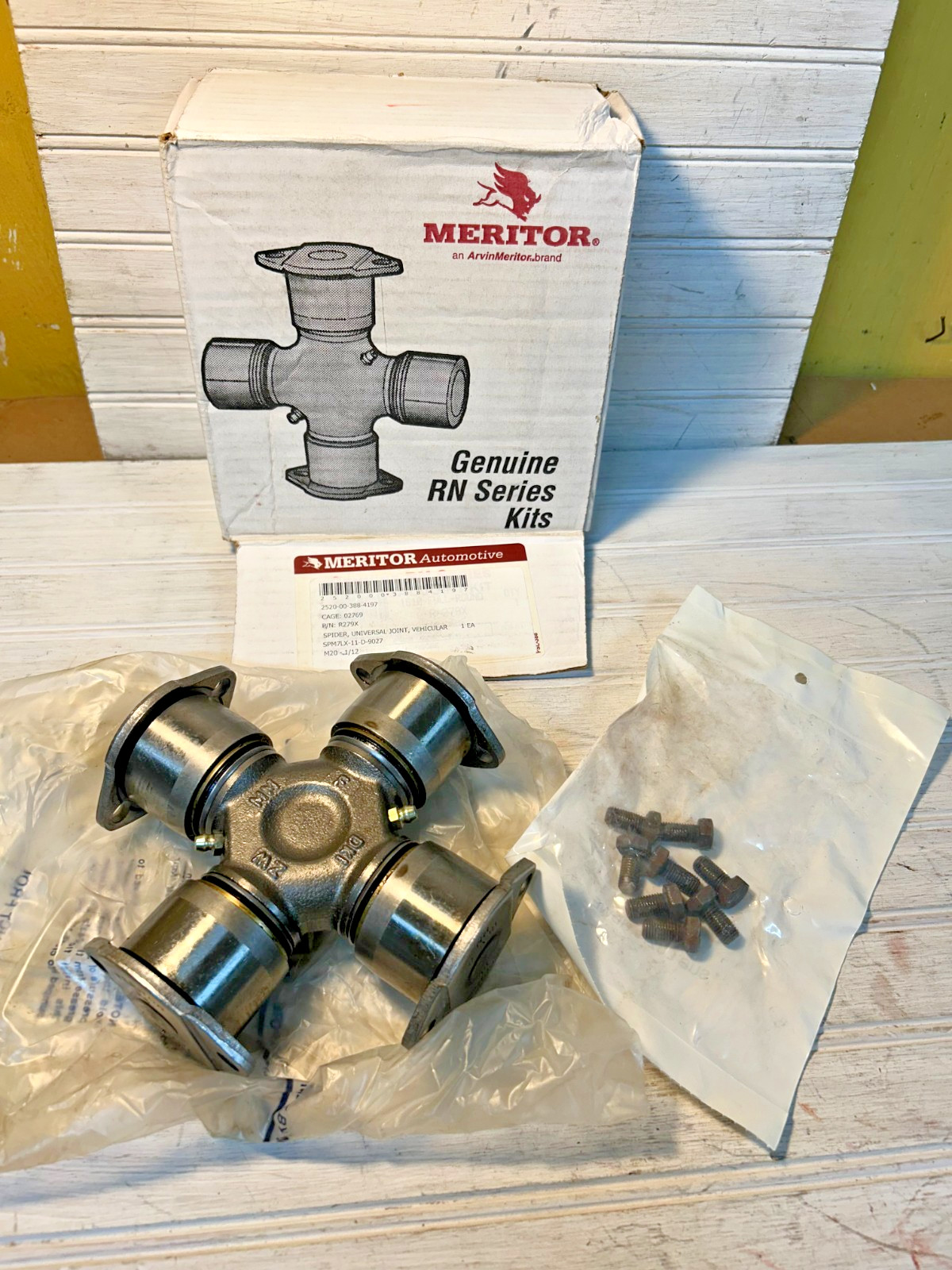 MERITOR R279X UNIVERSAL JOINT KIT FOR M939 & OTH. MIL. VEH., 2520-00-388-4197