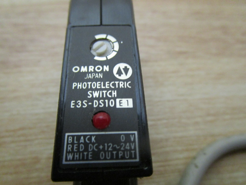 Omron E3S-DS10E1 Photoelectric Switch E3SDS10E1