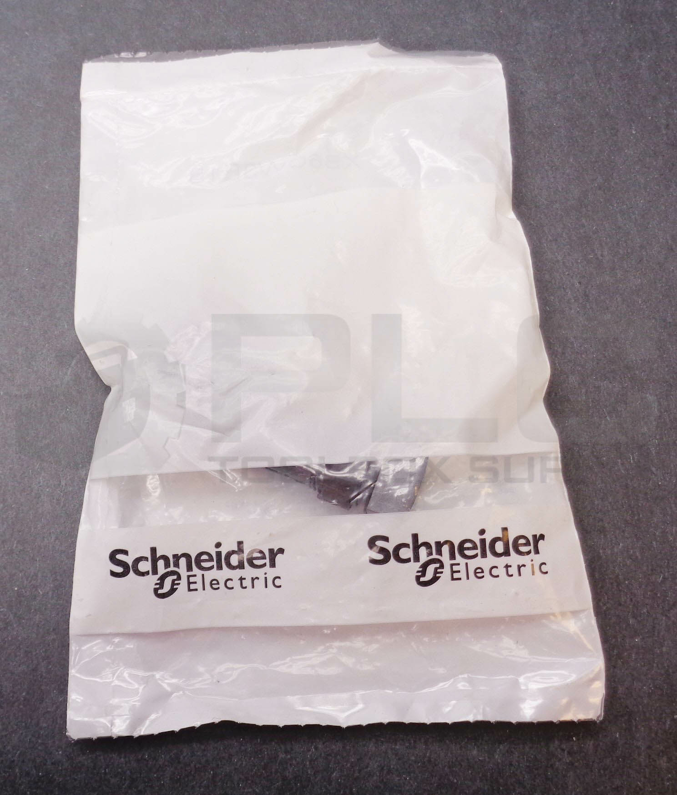 SEALED NEW TELEMANIQUE XB6CW3B1B PUSH BUTTON 240VAC