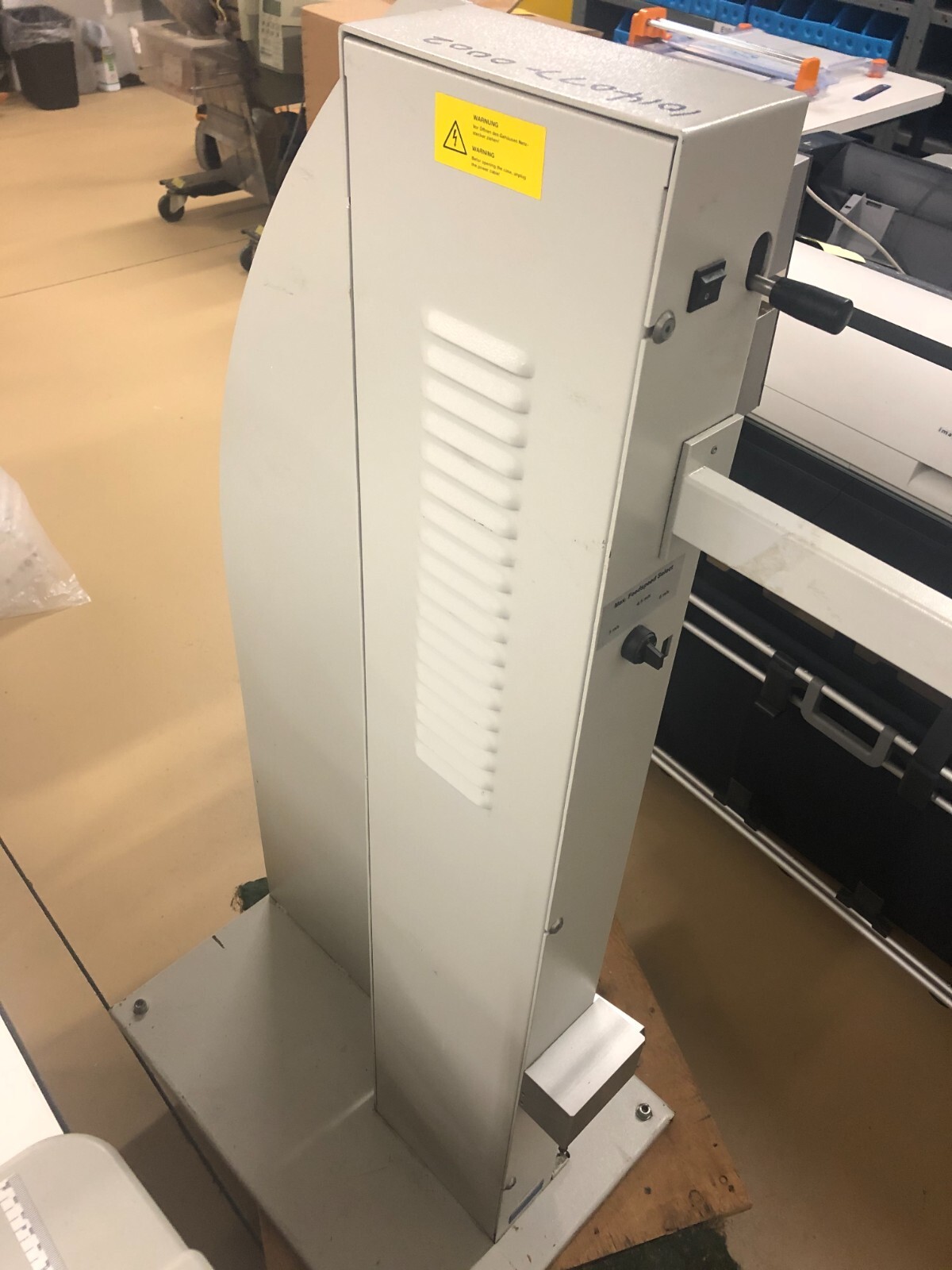 Komax 106-6 Prefeed for Schleuniger or Komax automated Cut and Strip systems
