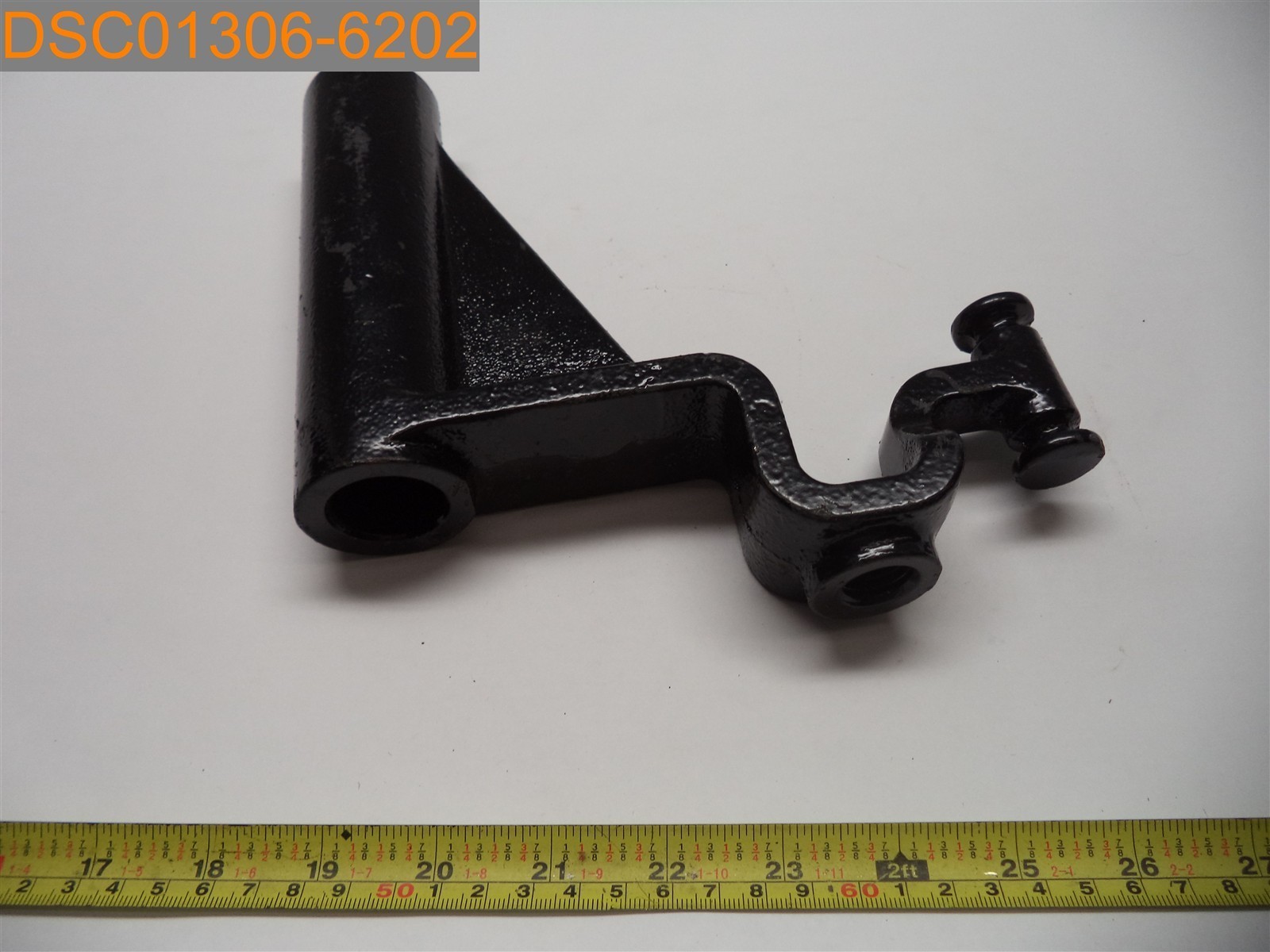 Black Bracket with Curviture w/ Pipe mounted to the Bracket, 105-1133 D4, 0806