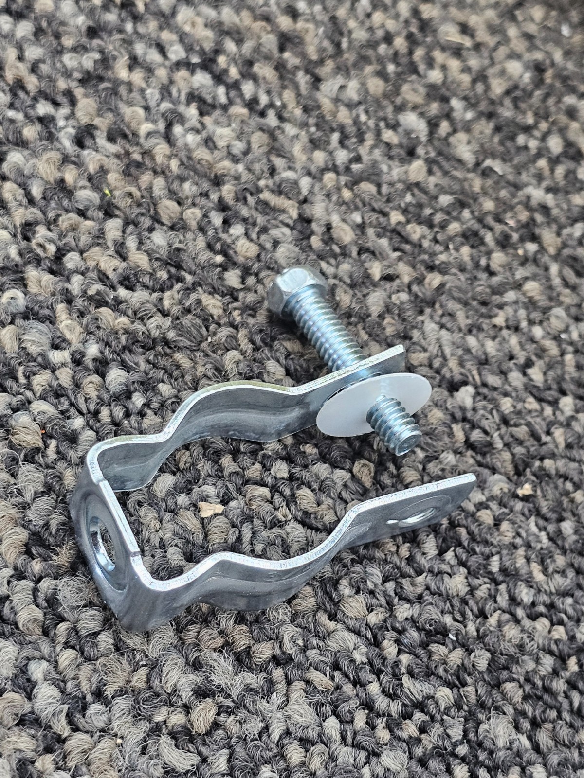 (QTY 100) nVent Caddy CD1B Bolt Close Conduit/Pipe Clamp 3/4 EMT 50/200 lb