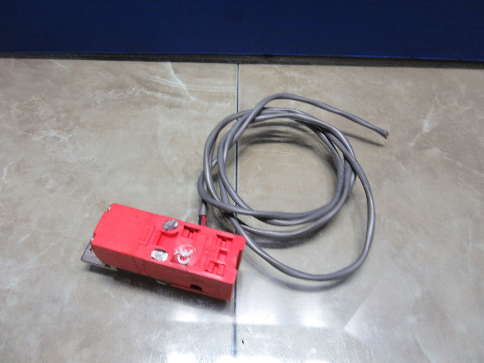 GUARDMASTER EIF SAFETY SWITCH EN1088 IEC 947-5-1 P/N 28361-0010 CNC