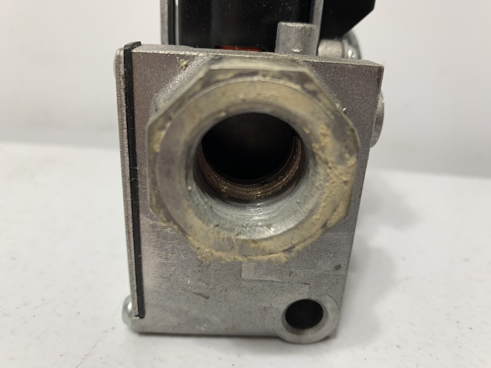 Emerson VAL09030 Manifold Gas Valve 24V 40/60 Hz 1/2 PSI