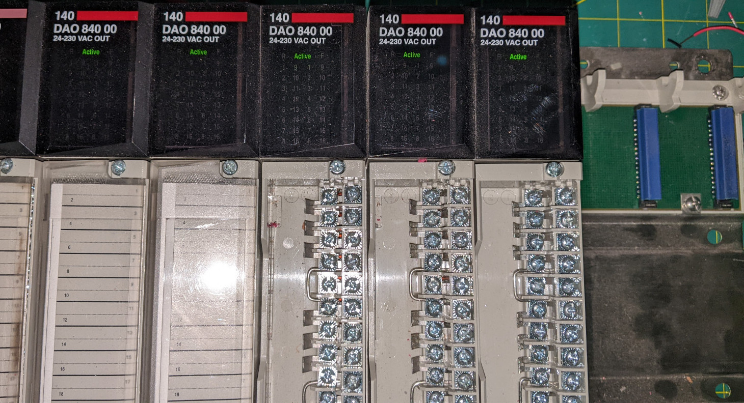 Schneider Modicon Tsx Quantum Plc Module 140 DAO 840 00 140DAO84000 VAC OUT