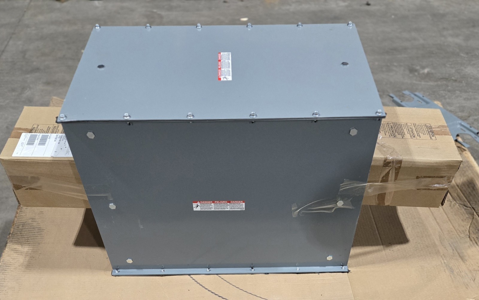 SQUARE D AFH2316GEJM I-LINE II BUSWAY TAP BOX/ FITTING. 1600A, 600V, 3P3W.