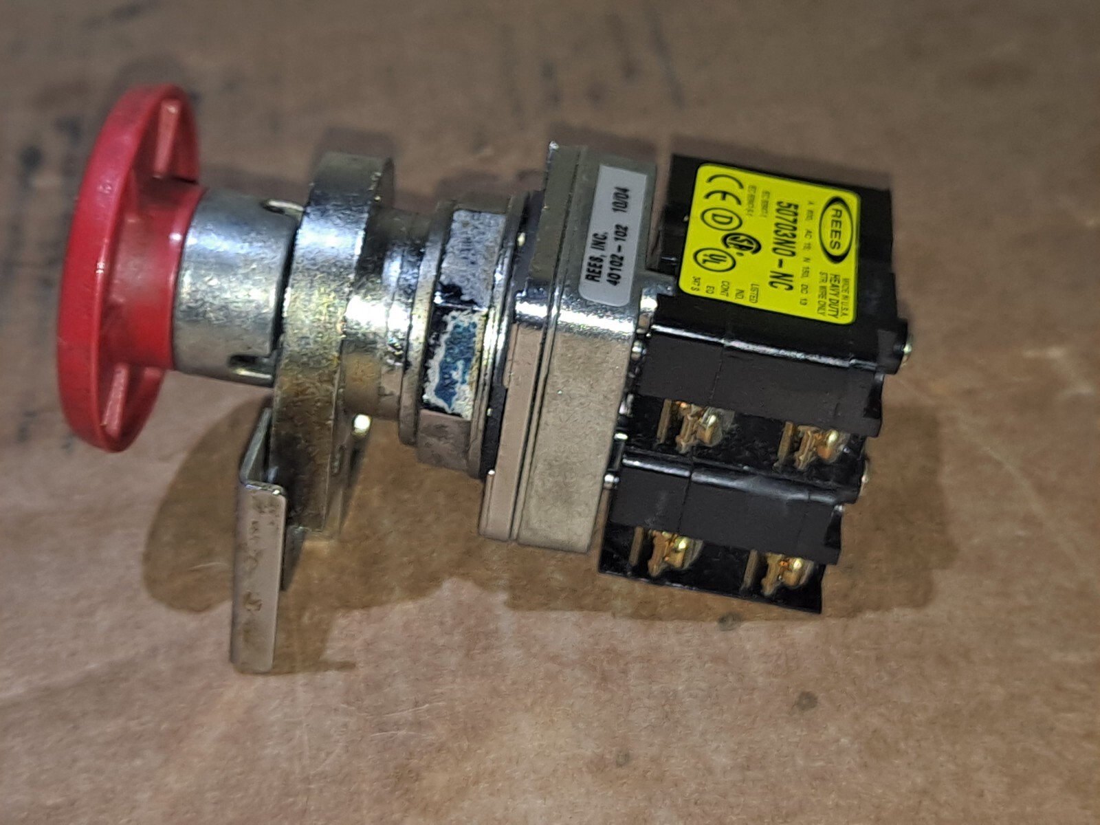 REES 40102-102 STOP PUSH BUTTON W/ (2) CONTACT BLOCKS 50703NO-NC Fast Shipping